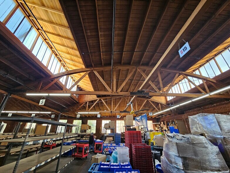 More Photos Of 2417 E 24th St, Los Angeles Warehouse For Lease