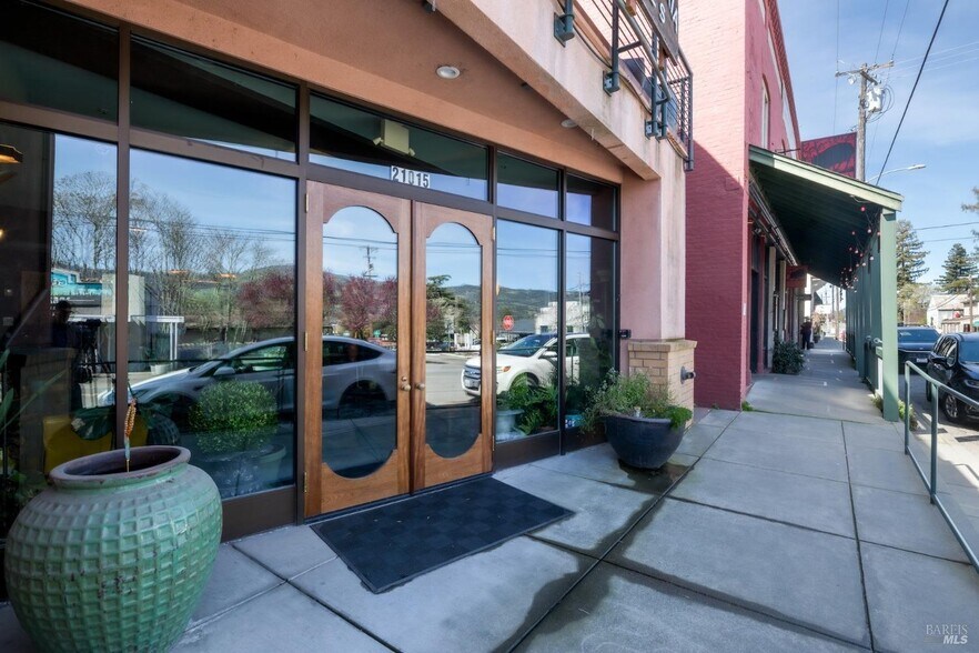 More Photos Of 21015 Geyserville Ave, Geyserville General Retail For Sale