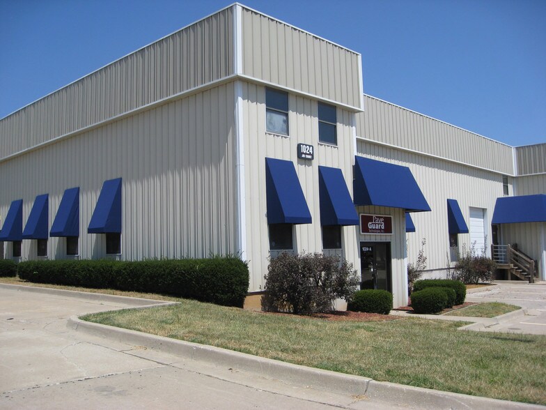 More Photos Of 1024 NE Jib Ct, Lee's Summit Warehouse For Lease