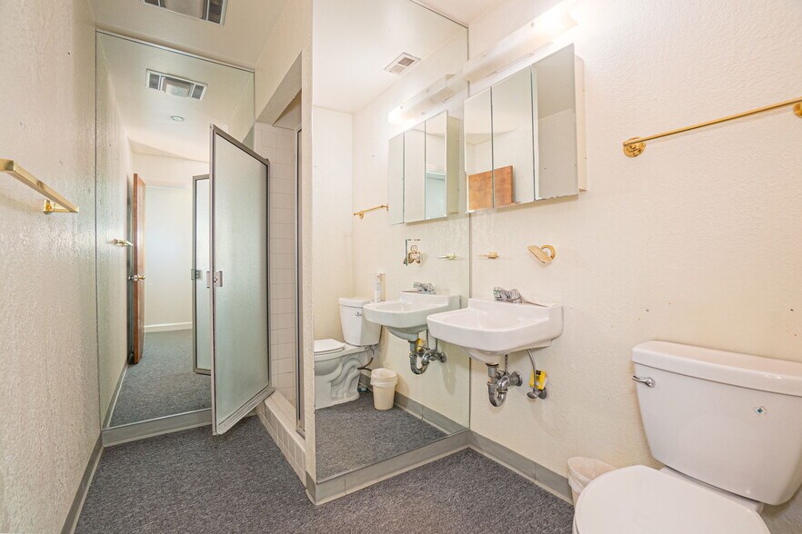 More Photos Of 3500 Confederate Rd, El Paso Warehouse For Sale