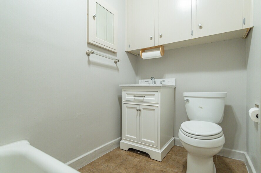 More Photos Of 160 NW Irving Ave, Bend Office Residential For Lease