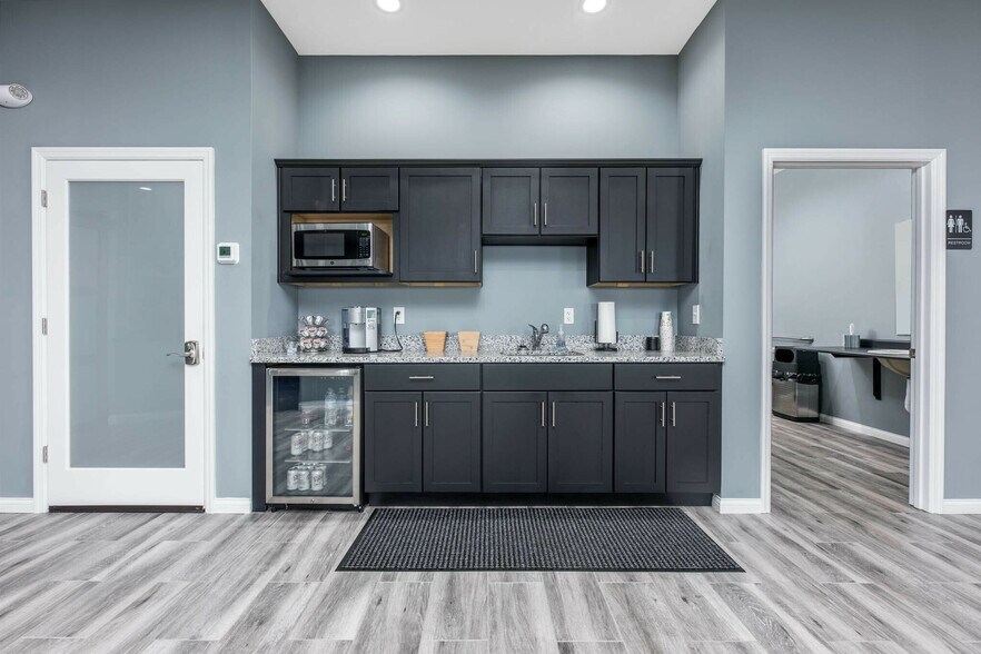 More Photos Of 8501 S Mason Montgomery Rd, Mason Office For Sale