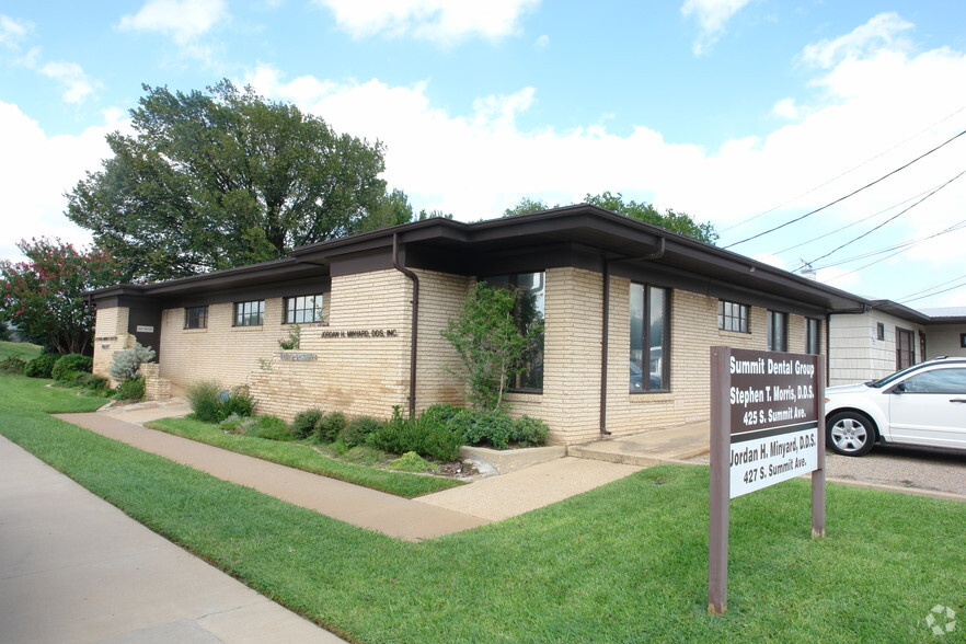 Primary Photo Of 425-427 S Summit Ave, Fort Worth Medical For Lease