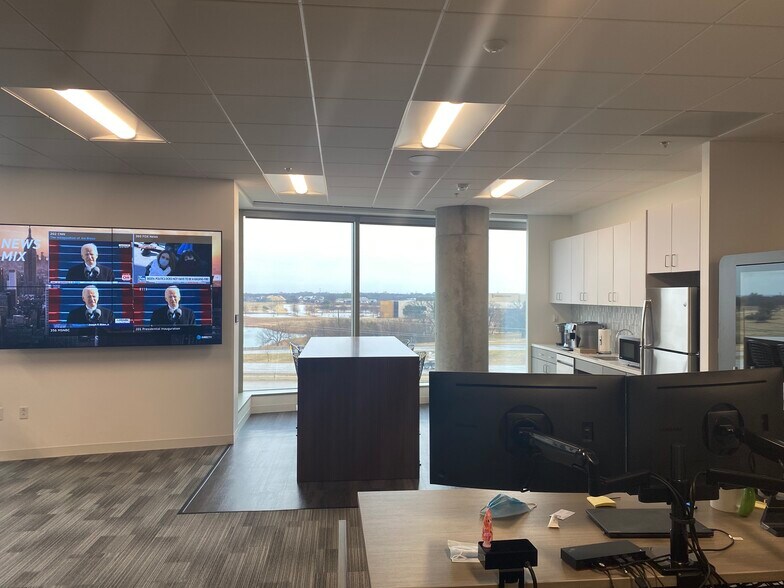 More Photos Of 550 Reserve St, Southlake Loft Creative Space For Lease