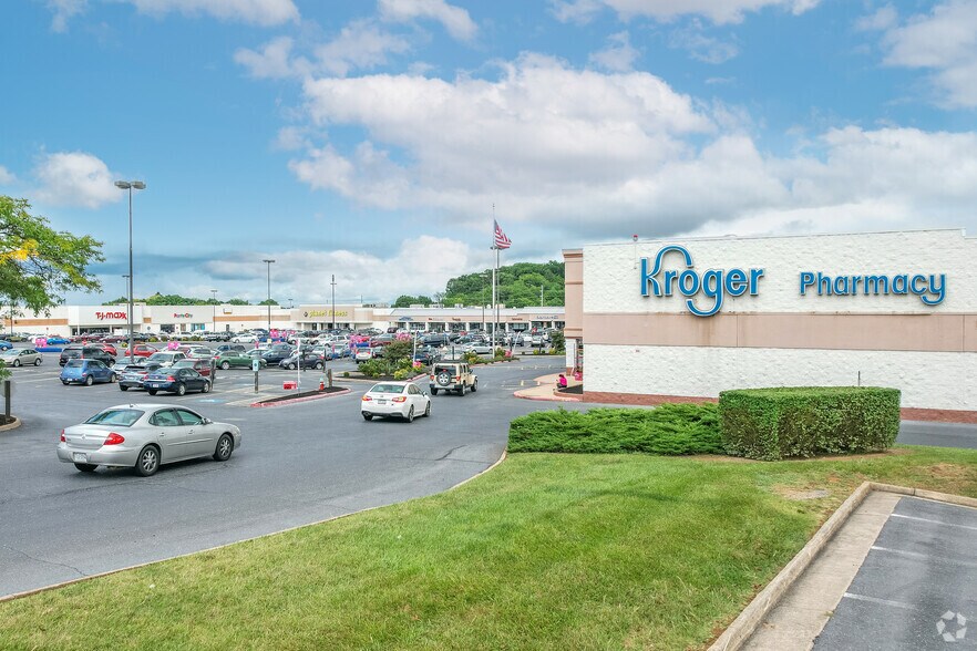 More Photos Of 1790 E Market St, Harrisonburg General Retail For Lease