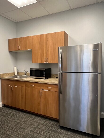 More Photos Of 121 Becks Woods Dr, Bear Medical For Lease