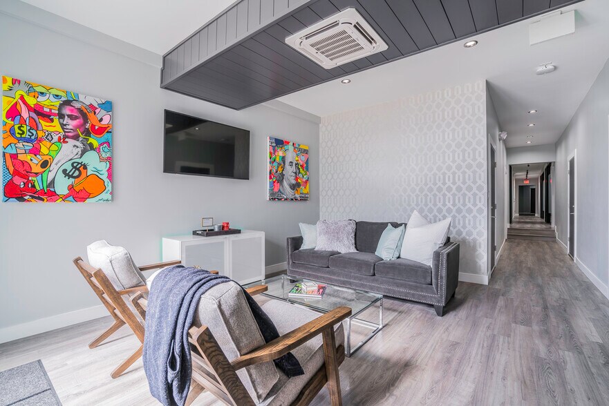 More Photos Of 3809 W Burbank Blvd, Burbank Loft Creative Space For Lease