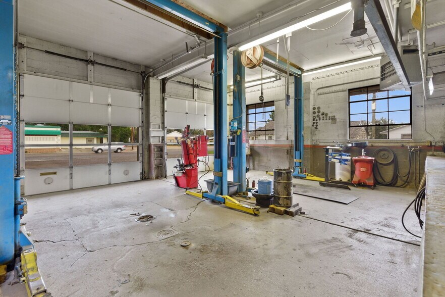 More Photos Of 1822 Logan Ave, Cheyenne Service For Sale