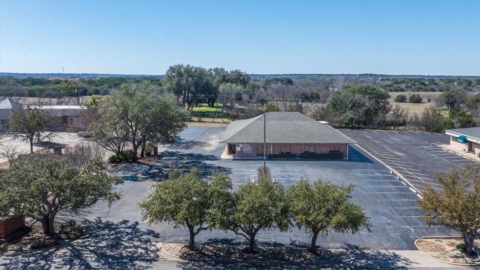 More Photos Of 1318 Paluxy Rd, Granbury Office For Sale