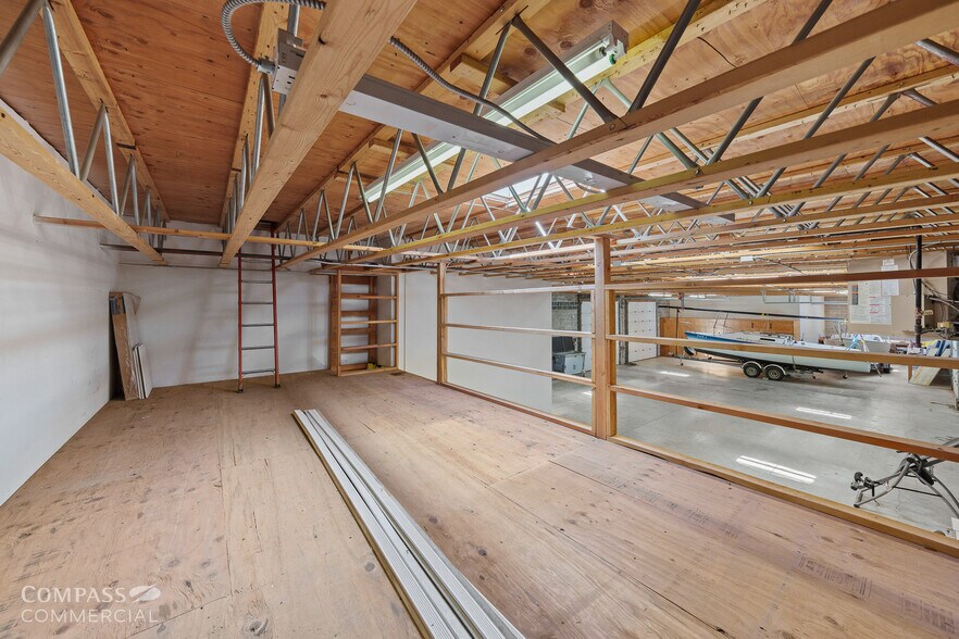 More Photos Of 720 SE Business Way, Bend Warehouse For Sale