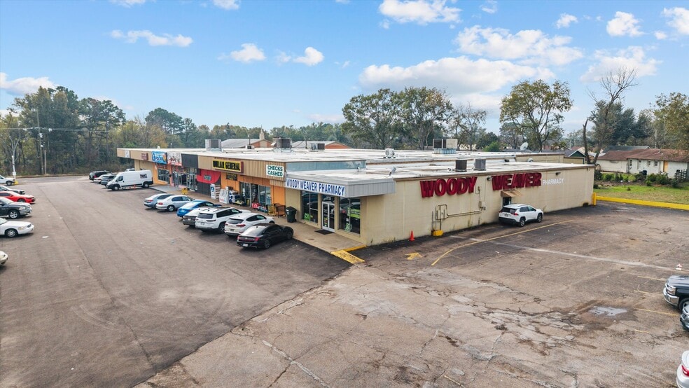 More Photos Of 2726 W Gentry Pky, Tyler General Retail For Sale