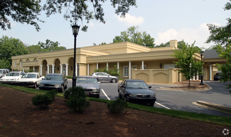 More Photos Of 333 S Pine St, Spartanburg Office For Lease