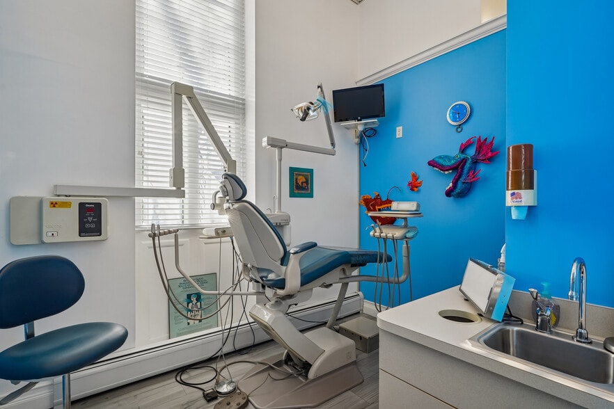 More Photos Of 273 Monmouth St, Jersey City Medical For Sale