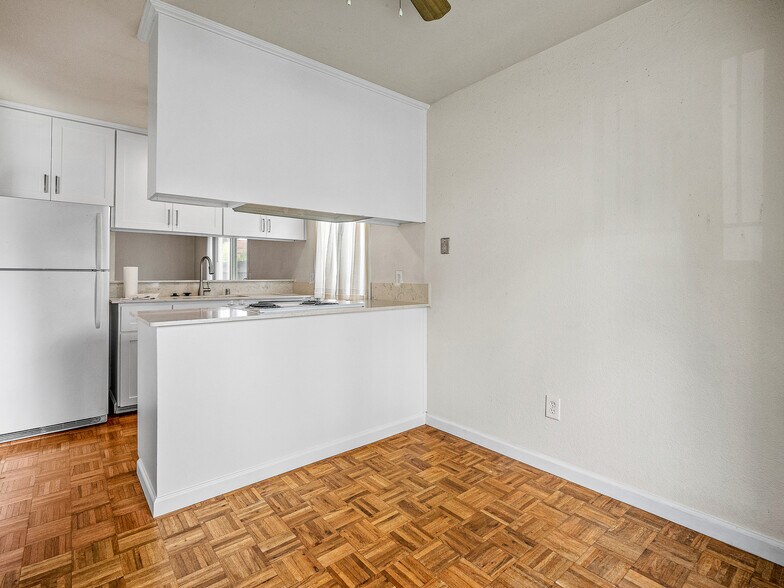 More Photos Of 718 13th St, Sacramento Apartments For Sale