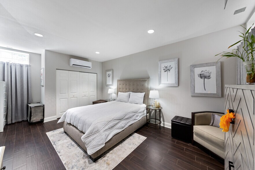 More Photos Of 722 Durham Dr, Houston Office For Sale