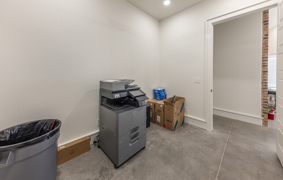 More Photos Of 9006 County Road 6820, Lubbock Warehouse For Lease