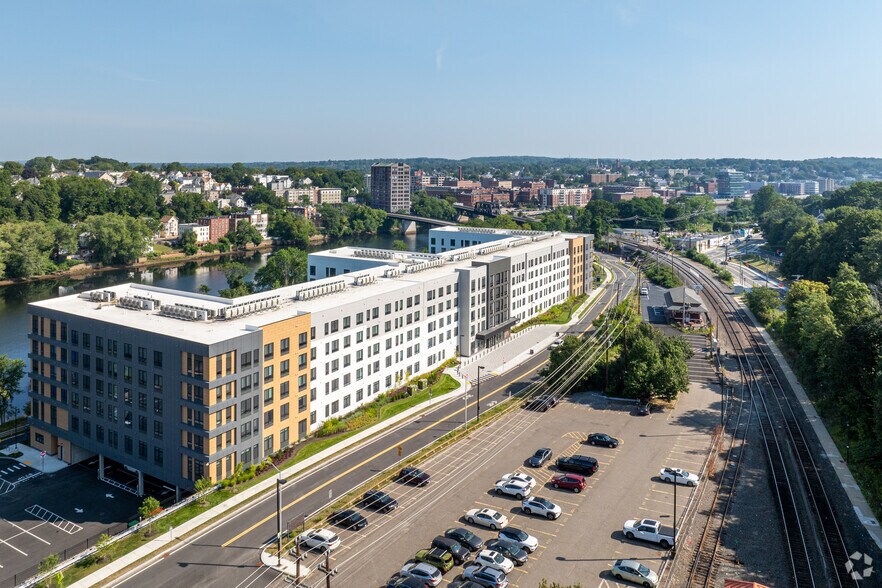 More Photos Of 39 Railroad Ave, Haverhill Apartments For Lease