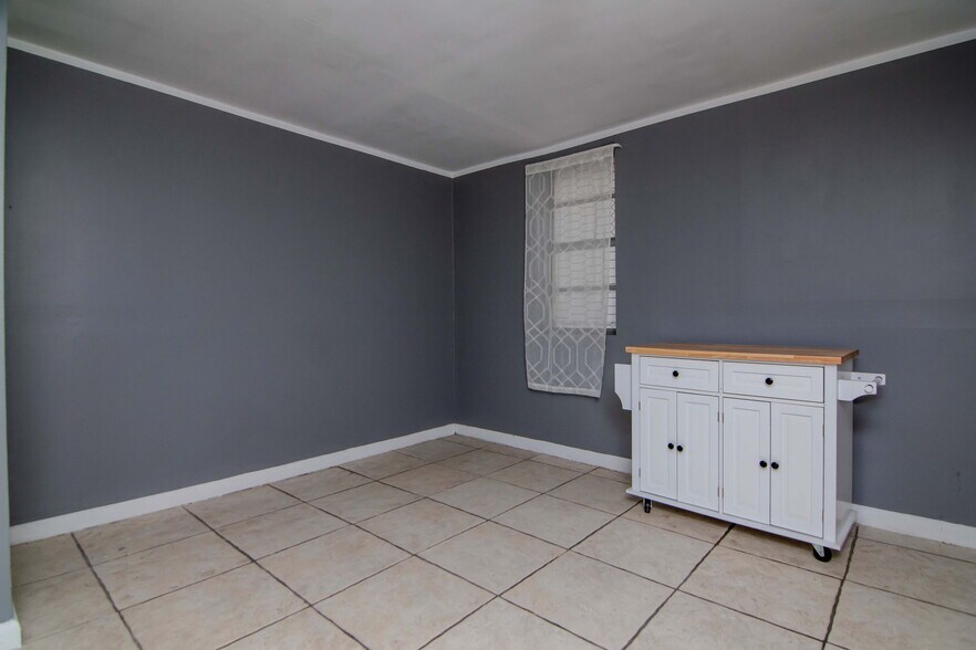 More Photos Of 308 E Waters Ave, Tampa Restaurant For Sale