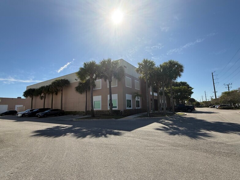 More Photos Of 1850 S Powerline Rd, Deerfield Beach Warehouse For Lease