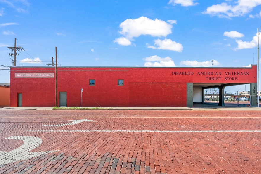 More Photos Of 1301 Buddy Holly Ave, Lubbock Warehouse For Sale