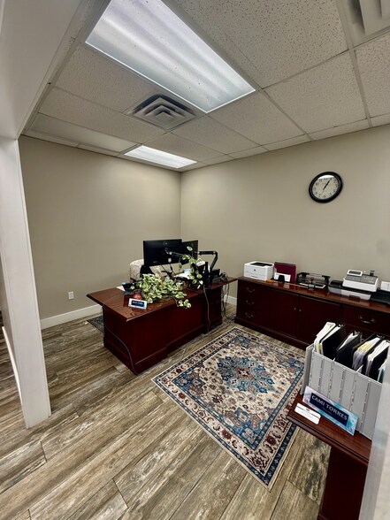 More Photos Of 2318 Pass Rd, Biloxi Office Residential For Lease