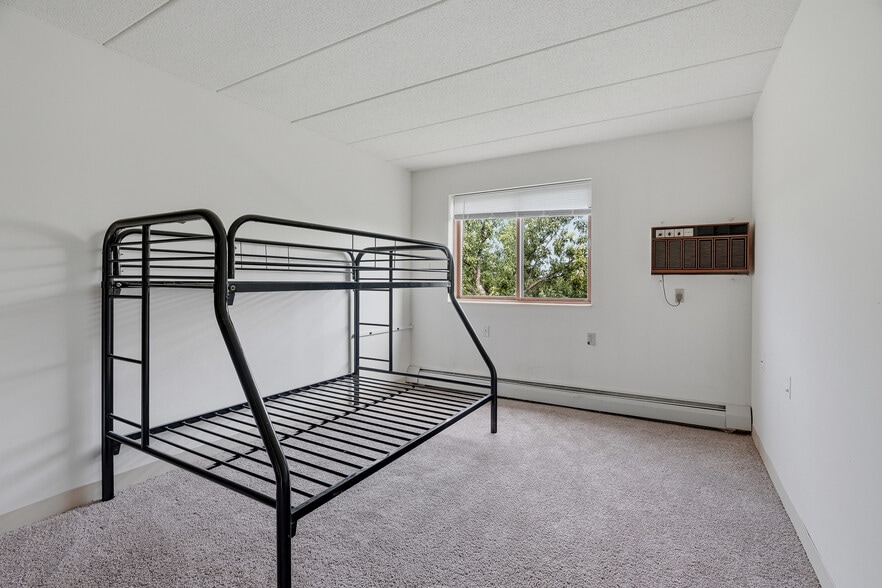 More Photos Of 985 Ivy Ave E, Saint Paul Apartments For Sale