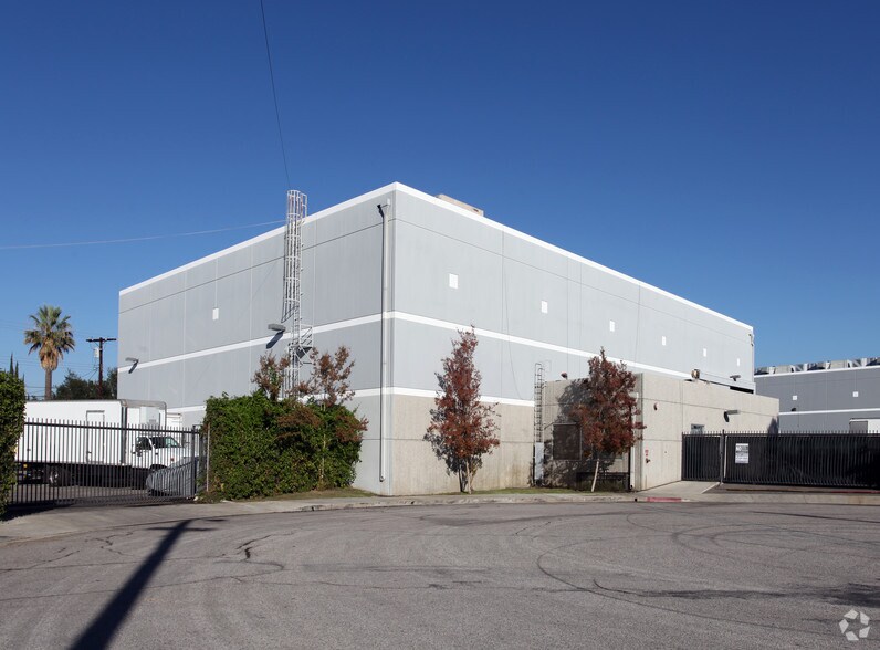 Primary Photo Of 13951 Saticoy St, Panorama City Movie Radio TVStudio For Lease
