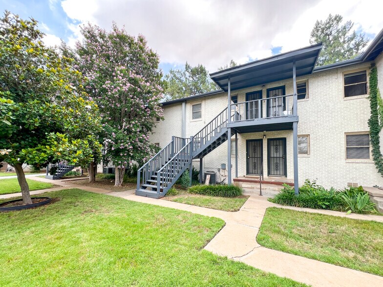 More Photos Of 1306 W Wall St, Midland Office For Lease