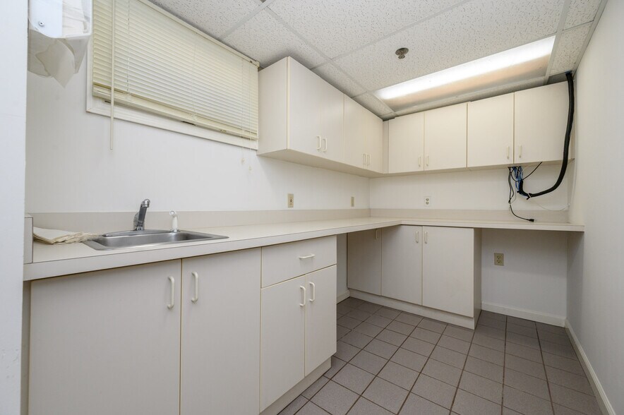 More Photos Of 373 Ford Ave, Fords Medical For Sale