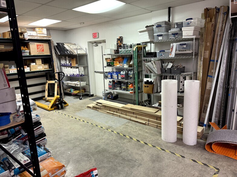 More Photos Of 3913 Todd Ln, Austin Flex For Lease