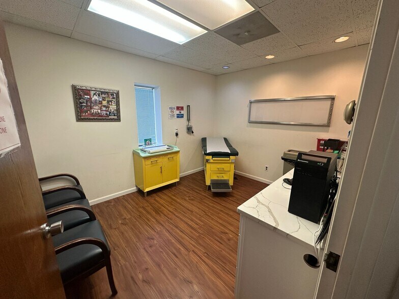 More Photos Of 98 James St, Edison Medical For Lease