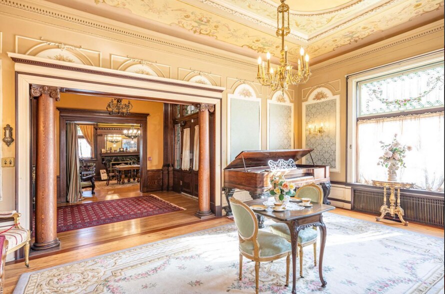 More Photos Of 623 Broadway St, Baraboo Specialty For Sale