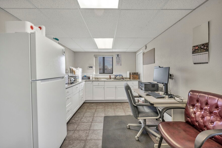 More Photos Of 2 Newcombe Ave, Yerington Office For Sale