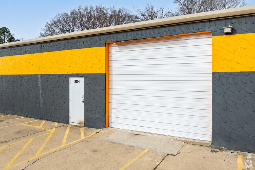 More Photos Of 1229 Colorado Ln, Arlington Unknown For Lease