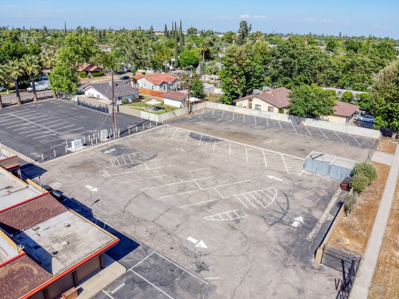 More Photos Of 2814 N Maroa Ave, Fresno General Retail For Sale