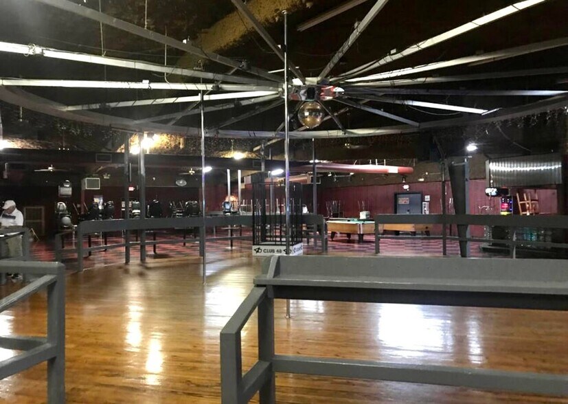 More Photos Of 2807 N Arkanasas Ave, Russellville General Retail For Sale