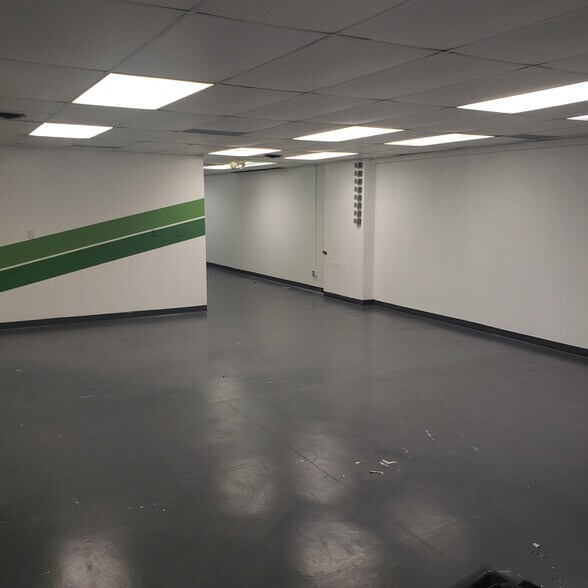 More Photos Of 15 Capella Ct, Ottawa Warehouse For Sale