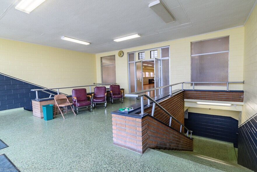 More Photos Of 411 S Main St, Hillsboro Specialty For Sale