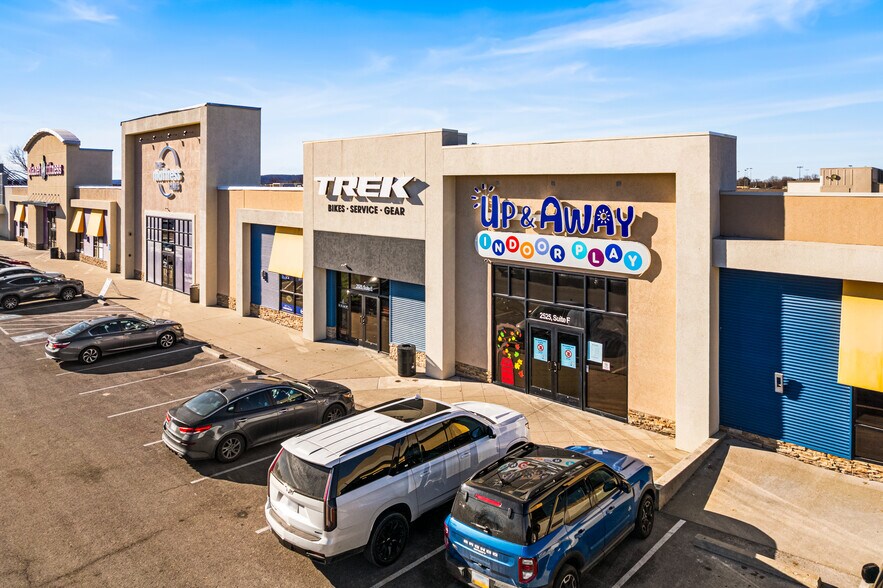 More Photos Of 2525 Iowa St, Lawrence Freestanding For Sale