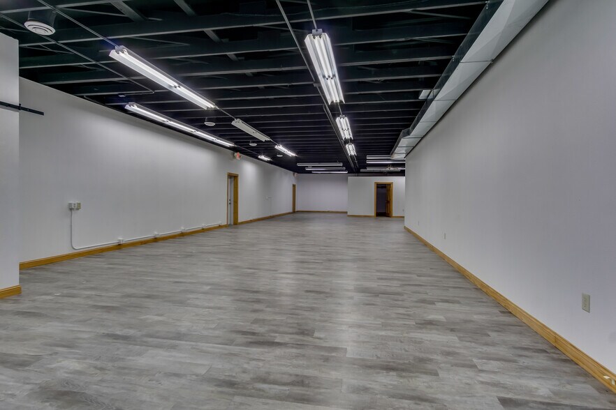 More Photos Of 2734-2751 London Rd, Eau Claire Storefront Retail Office For Sale