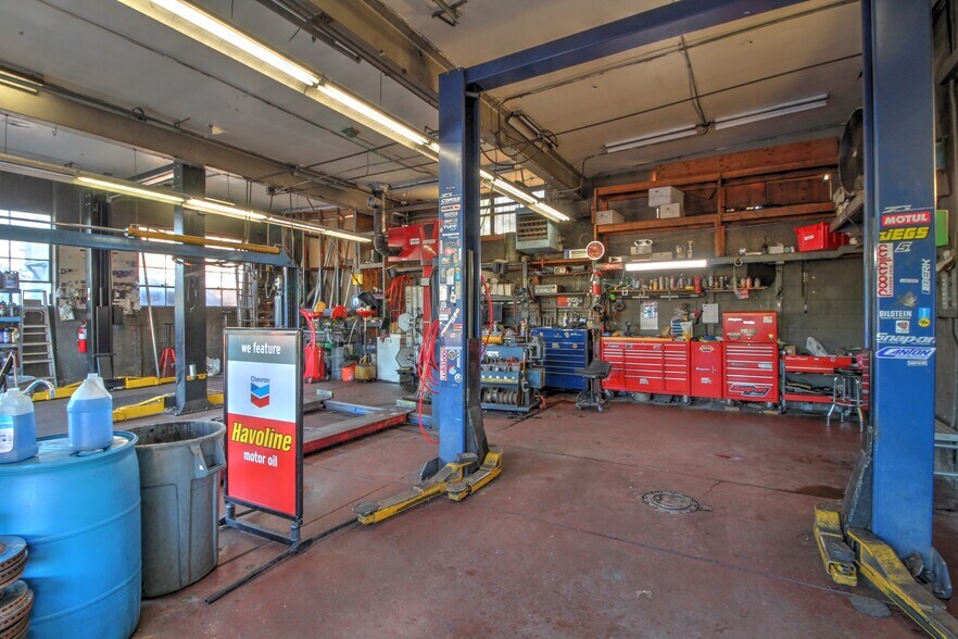 More Photos Of 2163 28th St, Boulder Freestanding For Lease