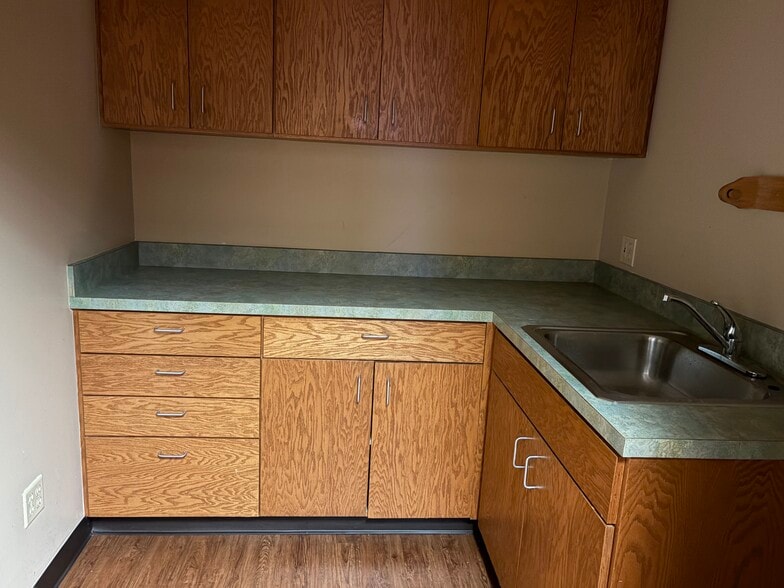 More Photos Of 47 Alice Dr, Akron Office For Lease