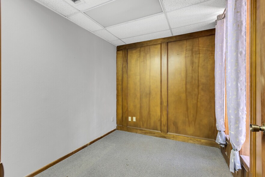 More Photos Of 2479 E 11th St, Odessa Medical For Sale