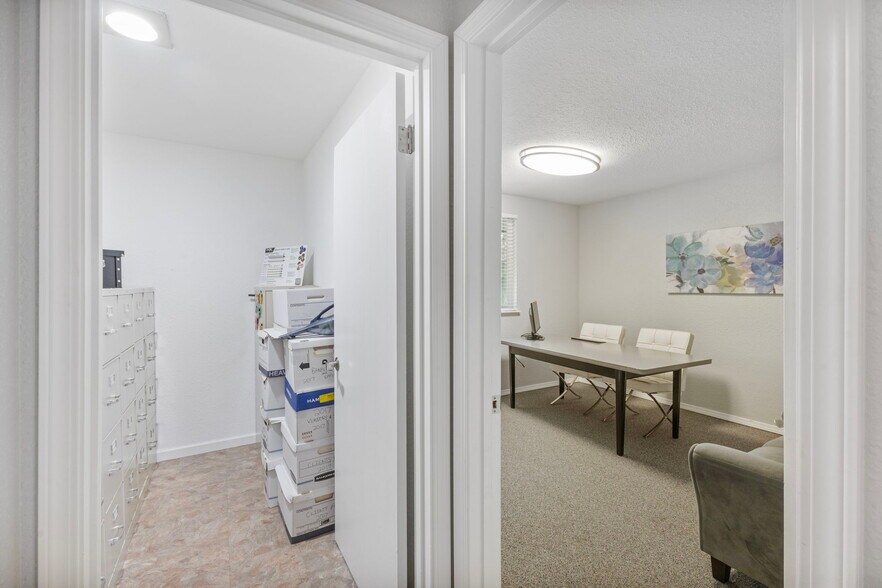 More Photos Of 17512 66th Ave Ct E, Puyallup Office For Sale