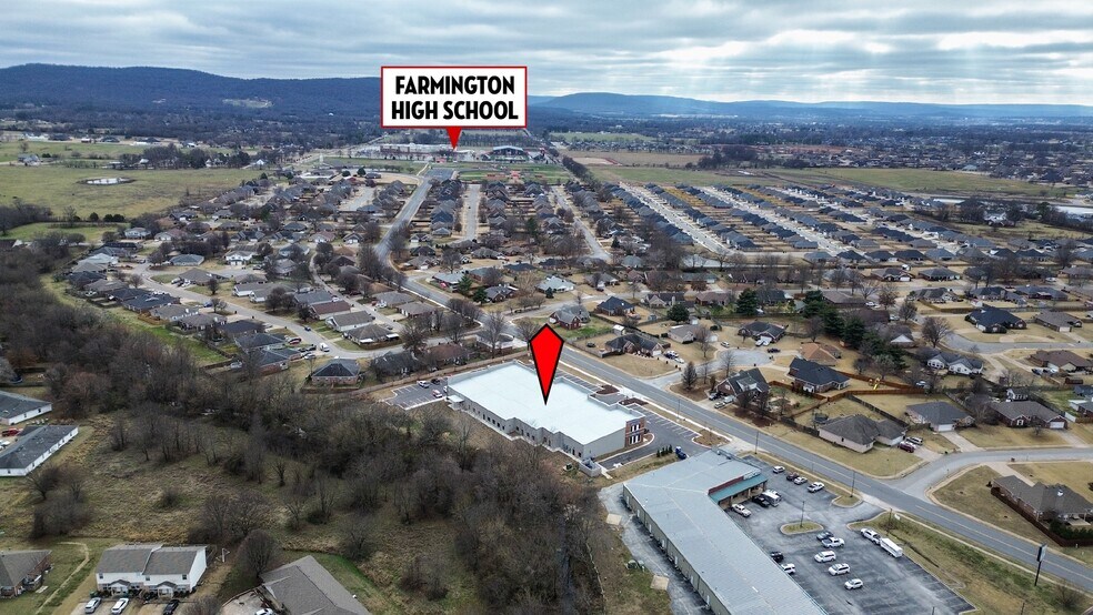 More Photos Of 140 Southwinds Rd, Farmington Storefront Retail Office For Lease