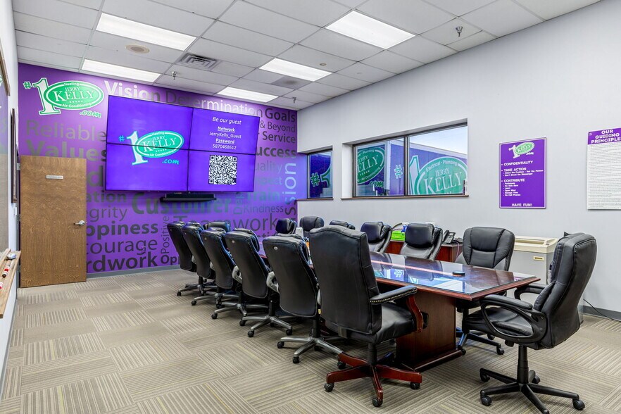 More Photos Of 4631 N Saint Peters Parkway, Saint Charles Flex For Sale