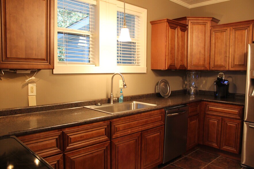 More Photos Of 1292 N Highland Ave, Jackson Office Residential For Lease