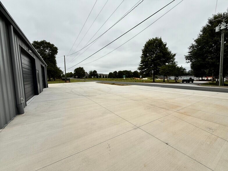 More Photos Of 1714 Circle Rd, Easley Warehouse For Sale