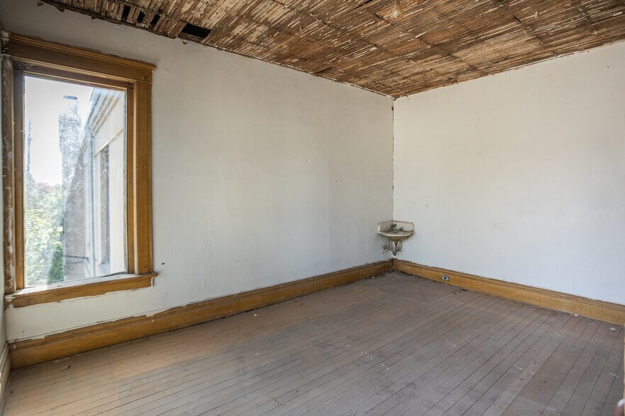 More Photos Of 479 B St, Biggs Storefront Retail Office For Sale