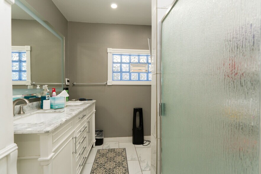 More Photos Of 1624 E Main St, Montrose Hotel For Sale